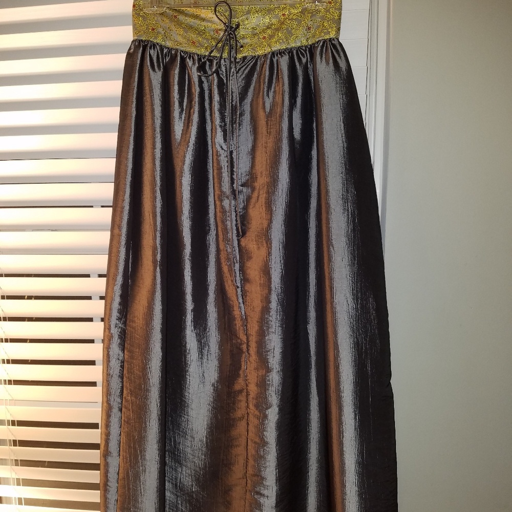 Formal dress - Picture 5 of 5